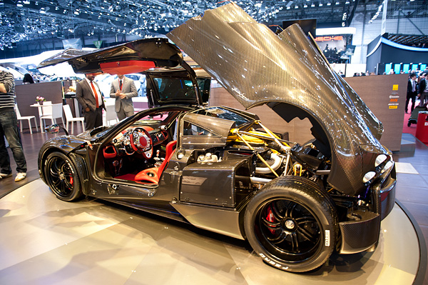 Pagani Huayras Carbon Edition