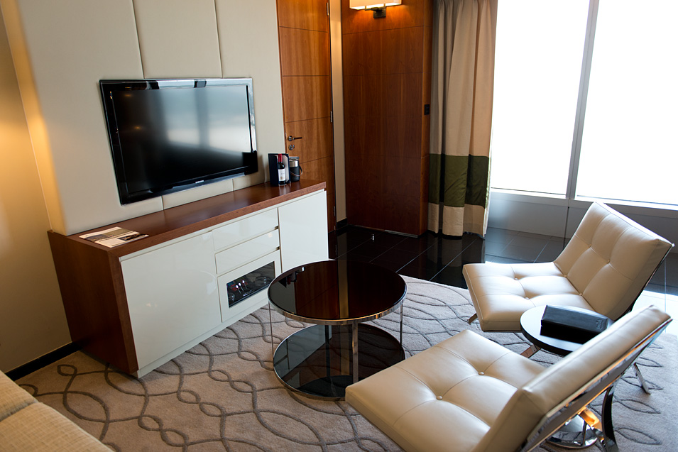 Jumeirah-Emirates-Towers-Luxury-Suite-01