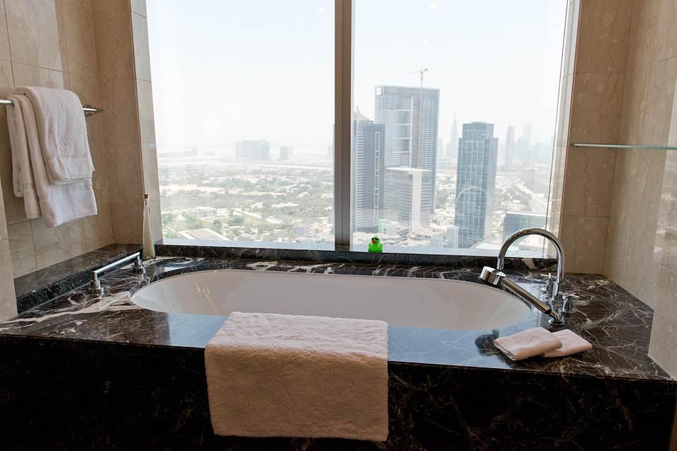 Jumeirah-Emirates-Towers-Luxury-Suite-04