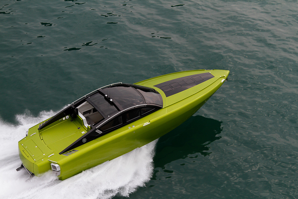 powerboat-revolver42-01